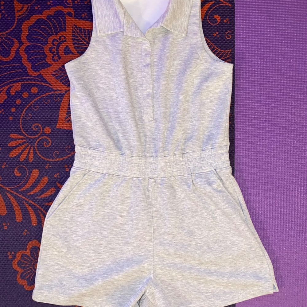 COLLARED ROMPER / JUMPSUIT Soft Heather Gray 42% Rayon Women’s M